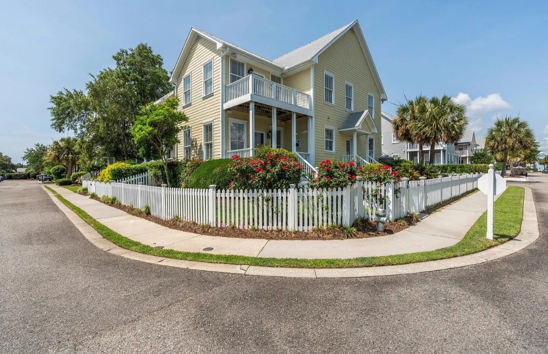 CHARMING COASTAL HOMES